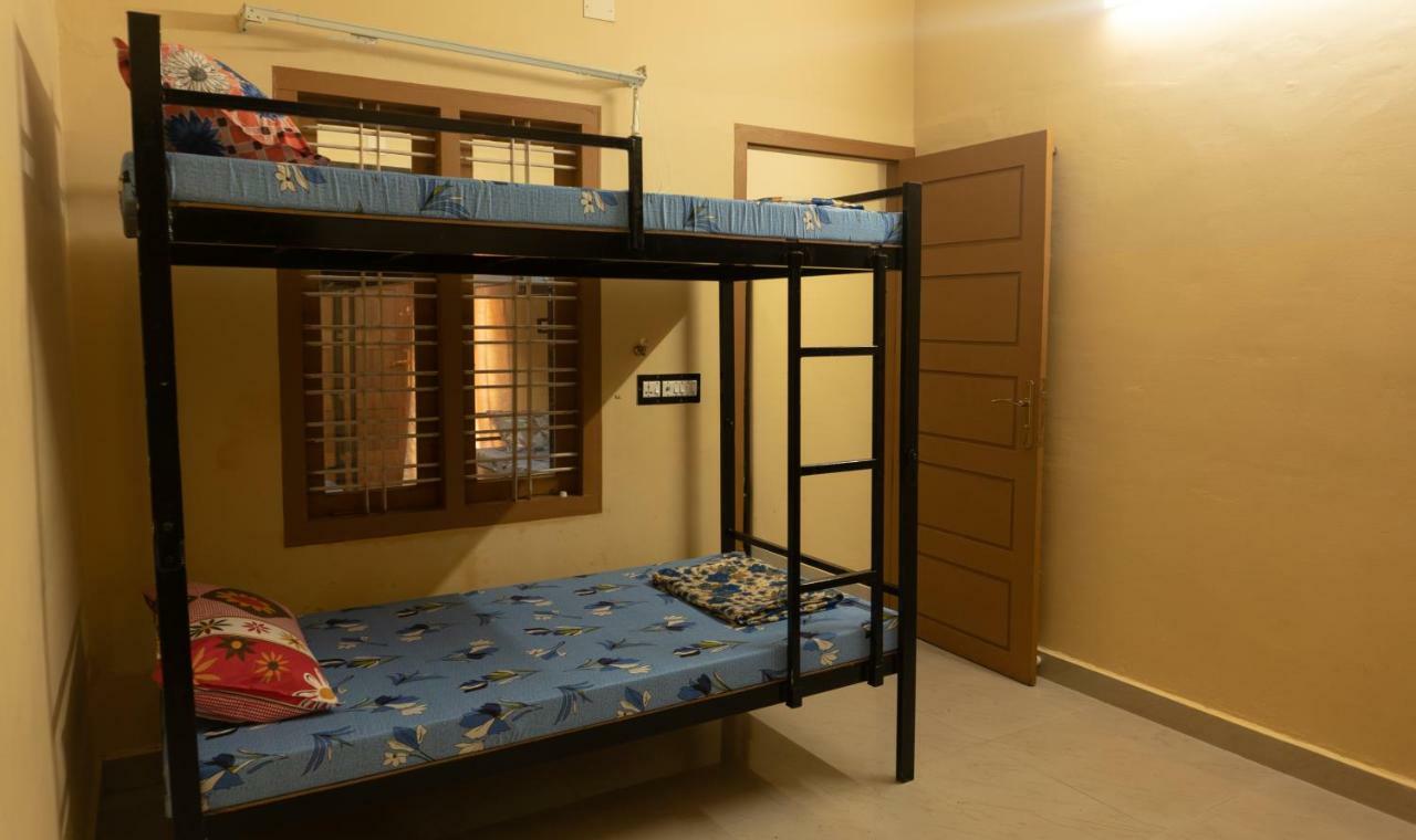 Aramana Holiday Inn Alappuzha 外观 照片