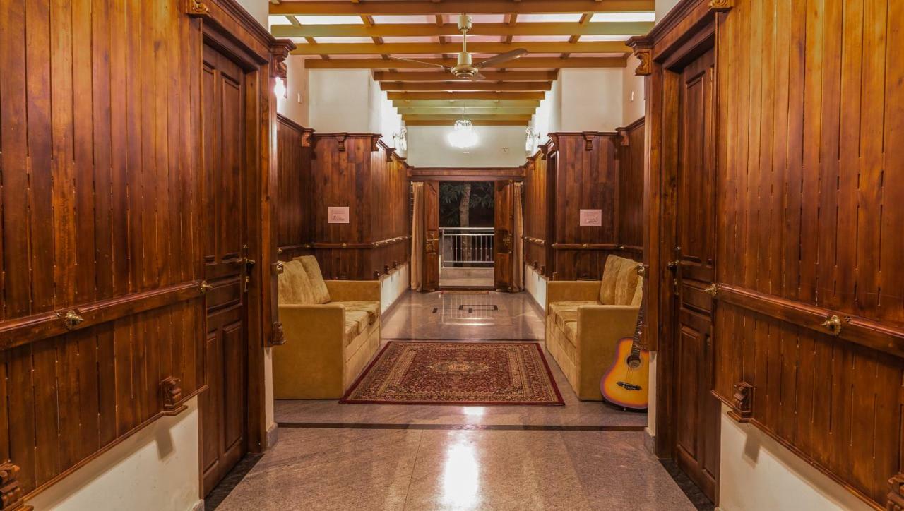 Aramana Holiday Inn Alappuzha 外观 照片