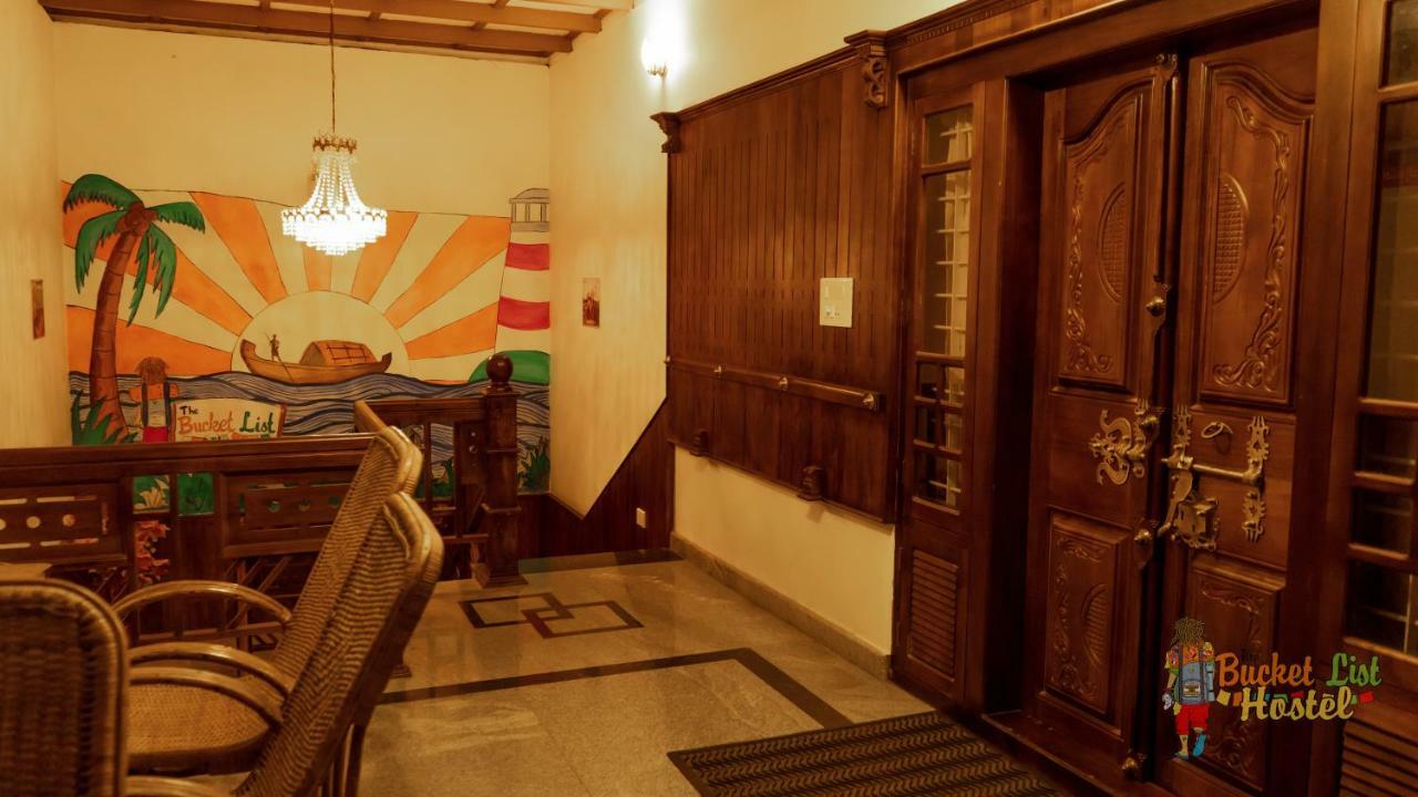 Aramana Holiday Inn Alappuzha 外观 照片