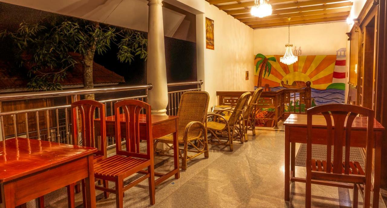 Aramana Holiday Inn Alappuzha 外观 照片