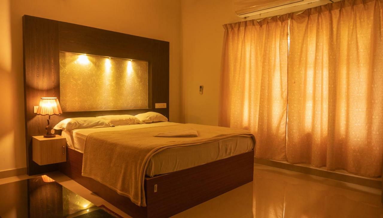 Aramana Holiday Inn Alappuzha 外观 照片